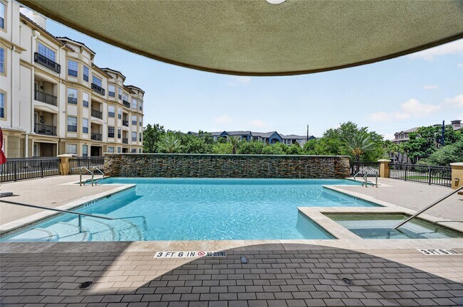 Building Photo - 7575 Kirby Dr