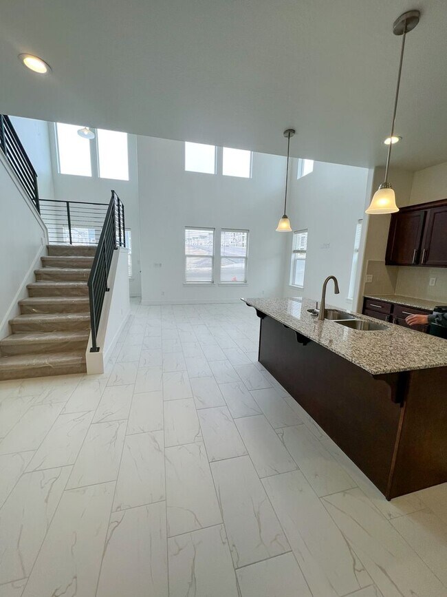 Building Photo - New Townhome