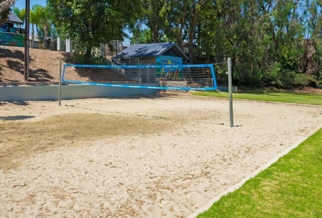 Building Photo - Super Cute and Close to Lake! Ready for Immediate move in!