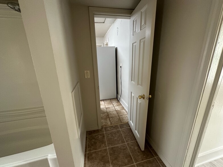 Building Photo - 405 Benham Ave