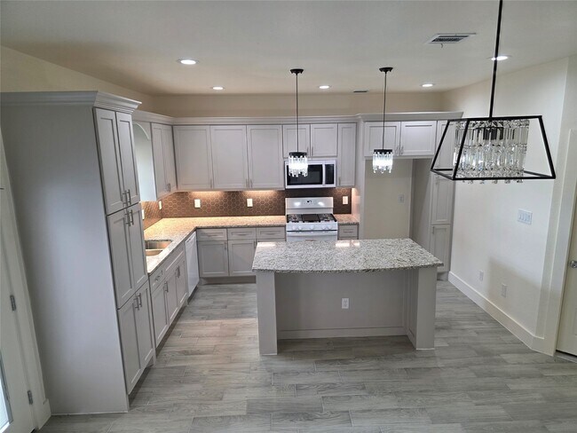 Building Photo - 2142 De Soto St