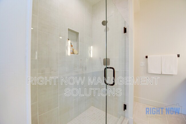 Building Photo - 2104 N 35th St