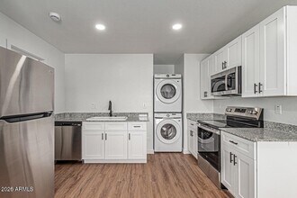 Building Photo - 3153 W Sweetwater Ave