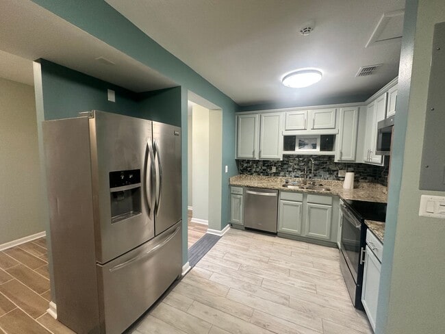 Building Photo - 820 3rd Ave S