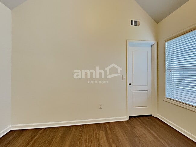 Building Photo - 3199 Arbor Oaks Dr SW