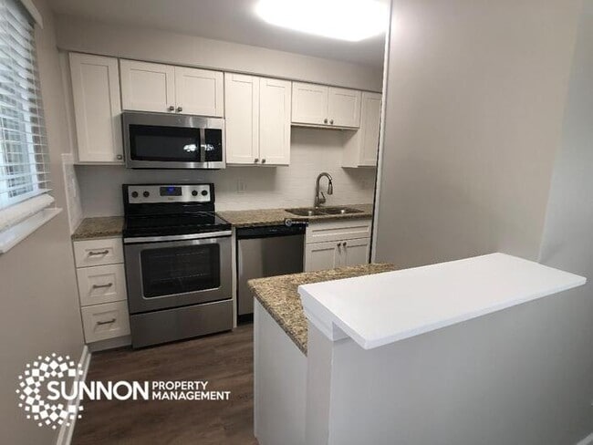 Building Photo - 4BR 2BA Renovated to perfection!