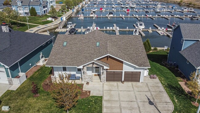 Building Photo - 1193 Bay Side Dr