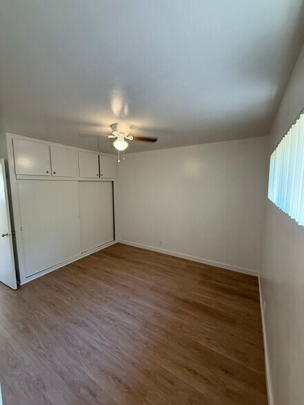 Building Photo - 1036 W 253rd St