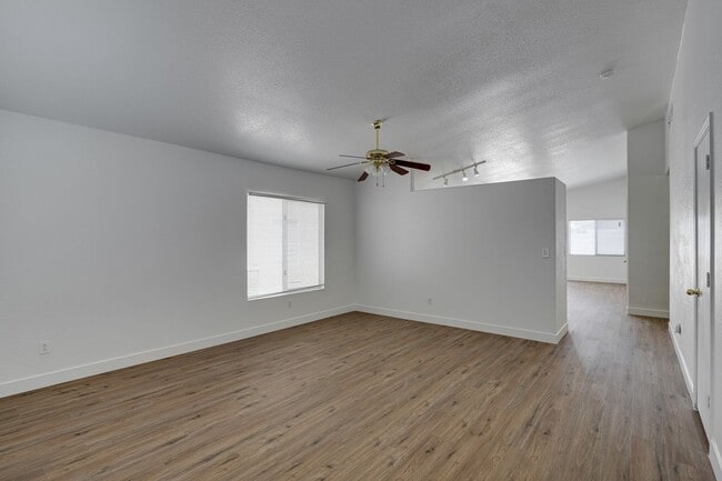 Building Photo - Charming Single-Story in Silverado Ranch!