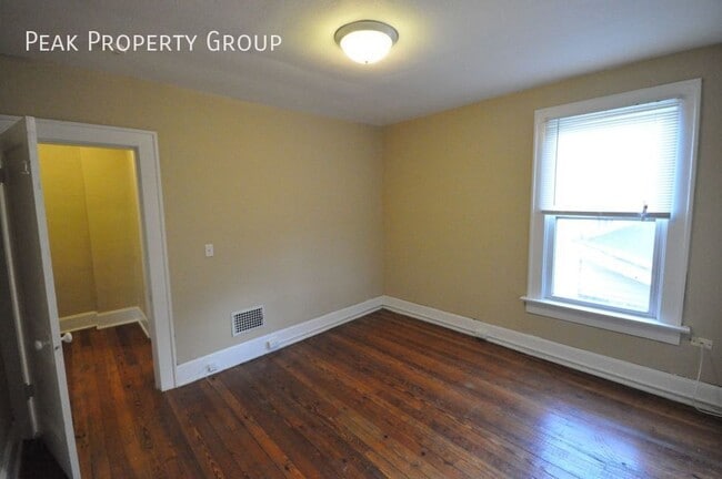 Building Photo - 406 E Northwood Ave