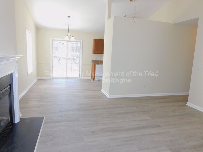 Building Photo - 1856 Oakhurst Park Ln