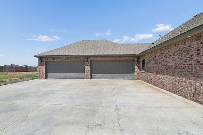 Building Photo - 9240 Highland Springs Dr
