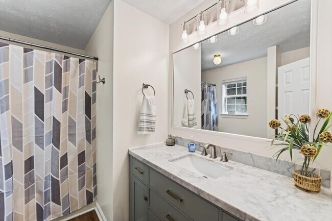 Building Photo - 2558 Candlewood Way