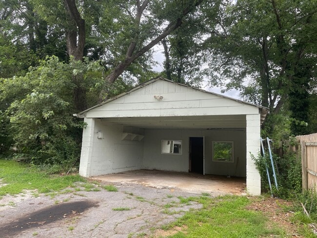 Building Photo - 2371 Old Spring Rd
