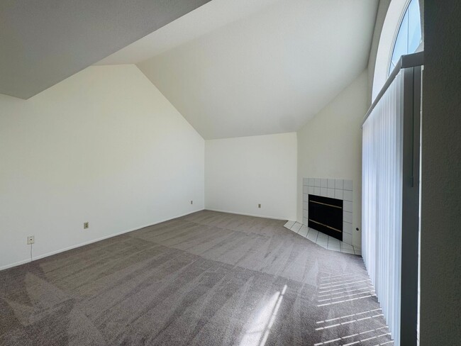 Building Photo - Palm Colony End Unit | Resort Living Included!