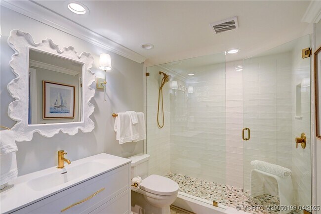 Building Photo - 5799 NE Island Cove Way