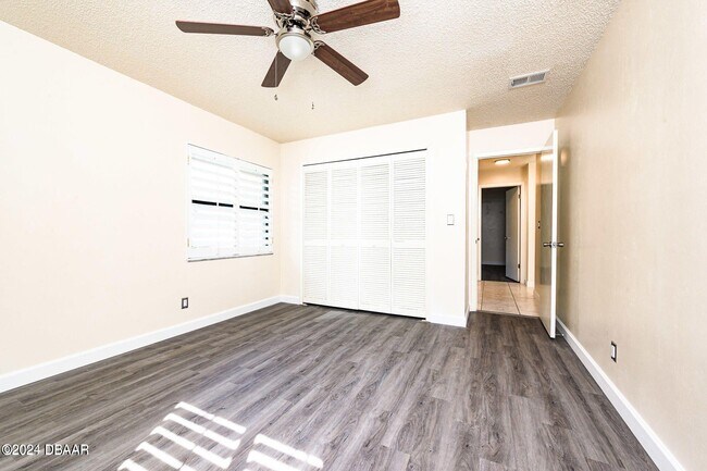 Building Photo - 4 Baywood Dr