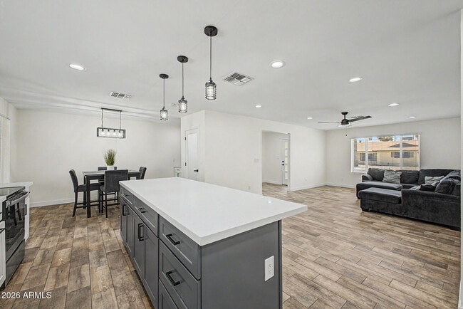Building Photo - 2174 E Palmcroft Dr