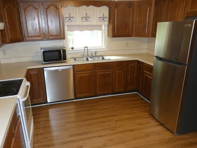 Building Photo - 10451 Edgehill Ln