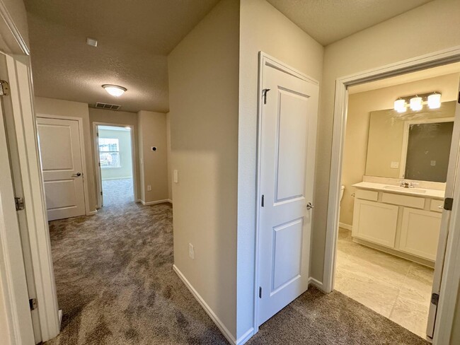 Building Photo - Brand New Townhome in Kissimmee, FL – $2,0...