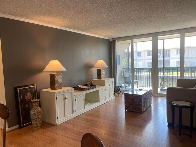 Building Photo - 1 Royal Palm Way
