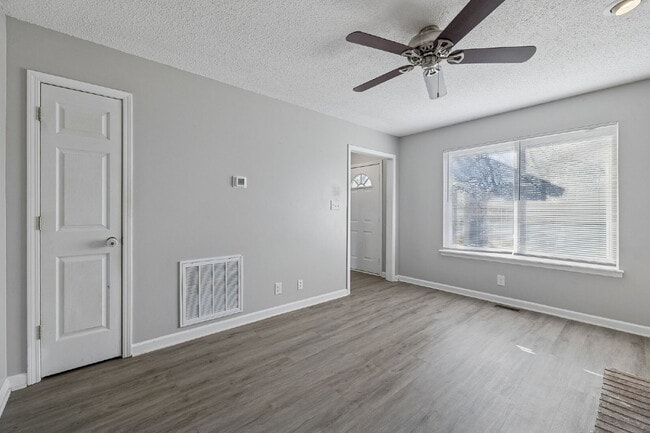 Building Photo - 342 Brook Mead Dr