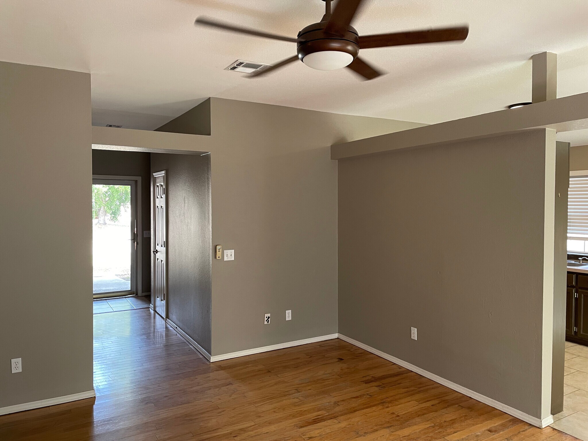 Building Photo - 1424 Jordan Cir