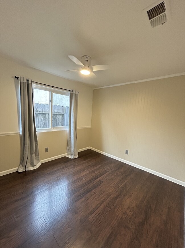 Building Photo - 461 Pamela Dr