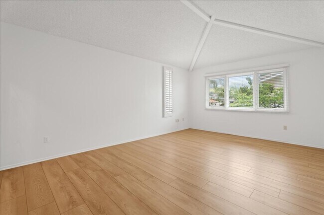 Building Photo - Updated 4-Bedroom with Pool and Bonus Loft...