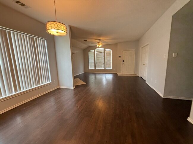 Building Photo - Gorgeous 4 beds 2 baths in Wylie!