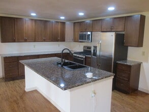 Building Photo - Walkout Basement Apartment - PRICED TO RENT - AVAIL 6/1/26