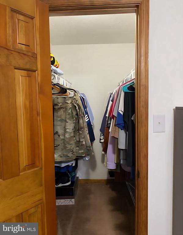 Building Photo - 8624 Valley Dr