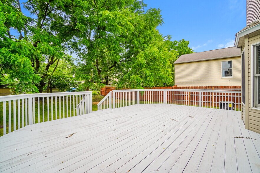 Building Photo - 3205 St Bernard Cir