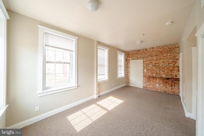 Building Photo - 236 W Market St