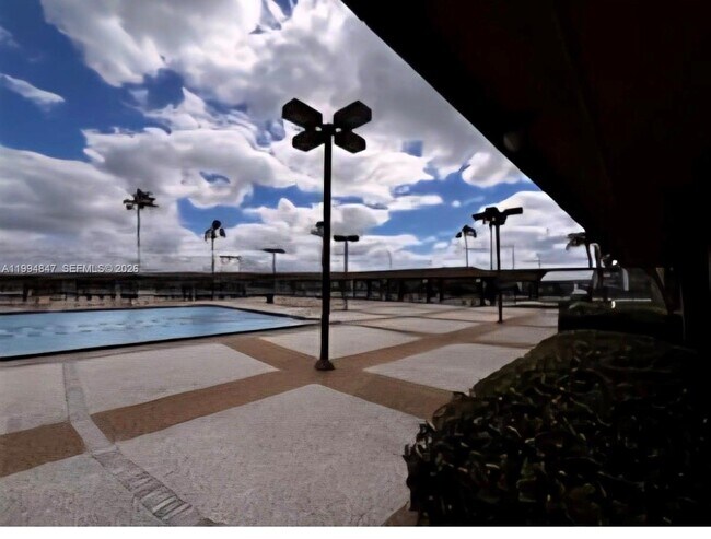 Building Photo - 900 SW 142nd Ave