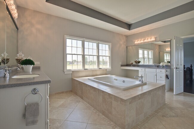 Building Photo - 8 Turnbury Ct