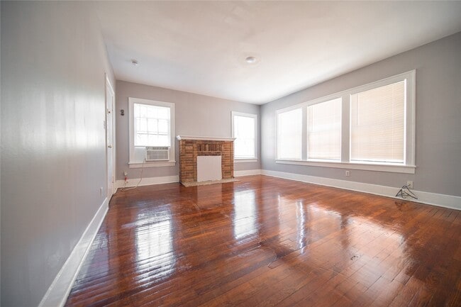 Building Photo - 1818 Calumet St