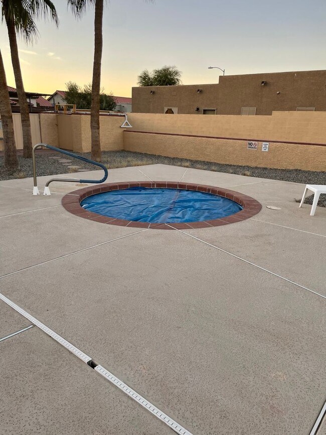 Building Photo - TOWNHOME IN MESA DEL SOL!