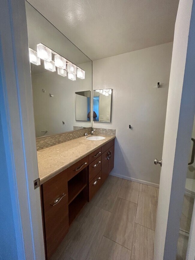 Building Photo - 570 Peach St