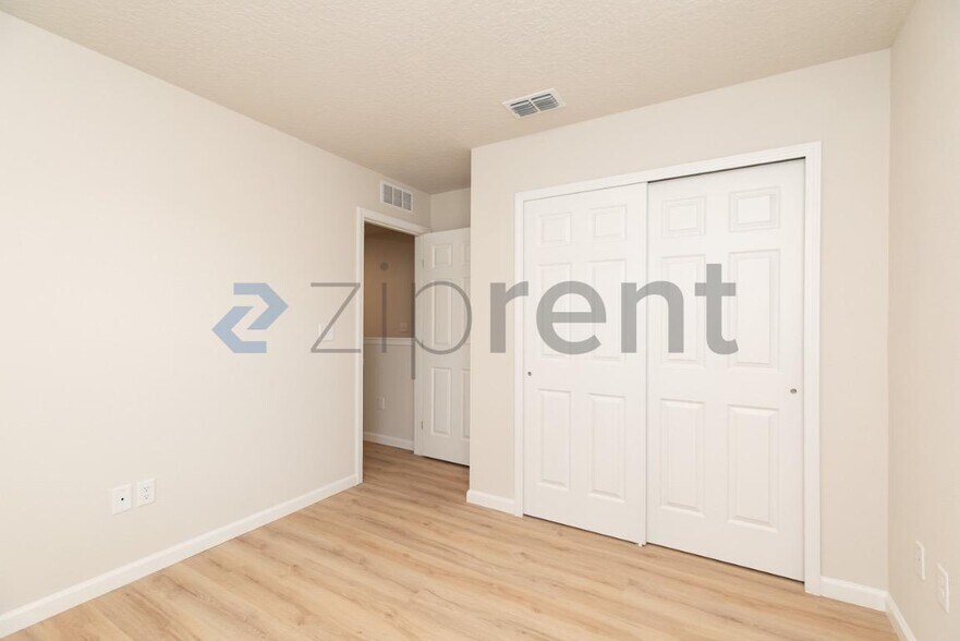 Building Photo - Unit