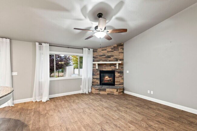 Building Photo - 5070 W Torana Dr