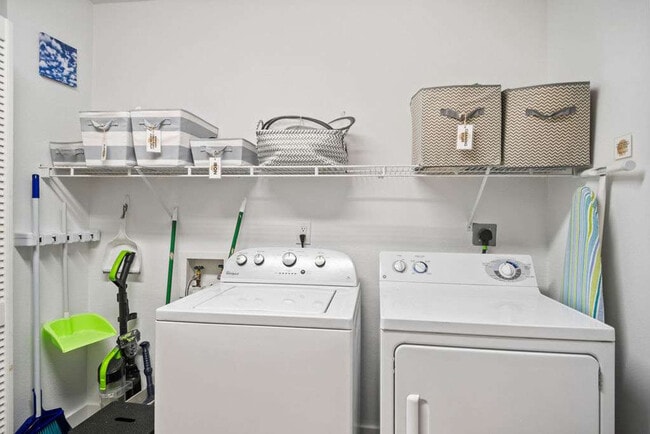 Building Photo - 16 Cut Off Rd