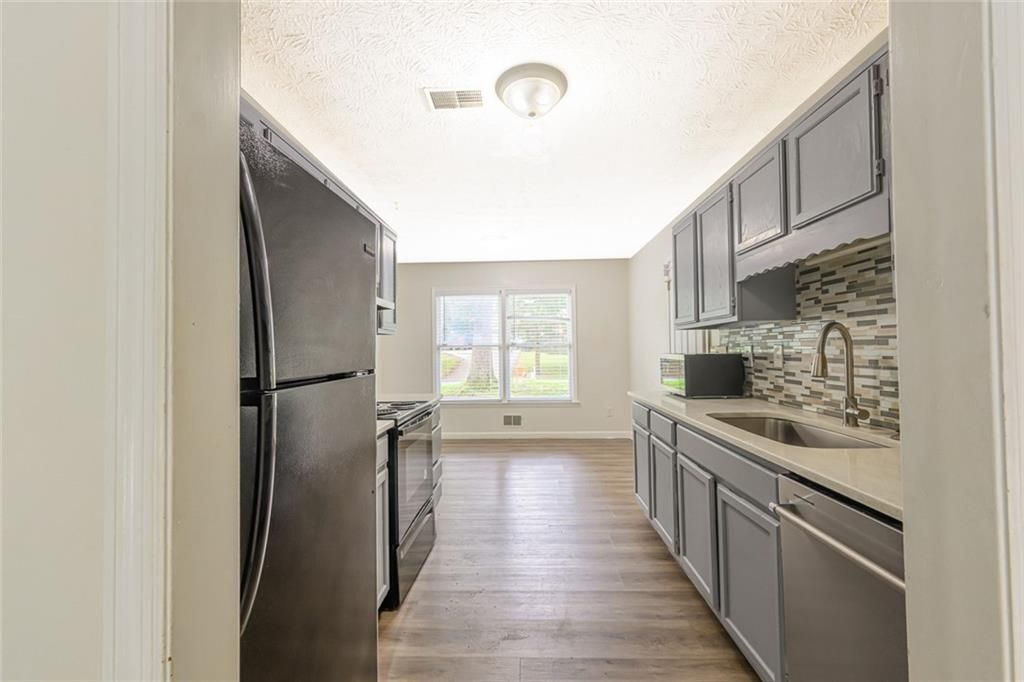 Building Photo - 2100 Whitebluff Way