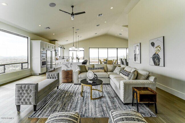 Building Photo - 301 E Jomax Rd