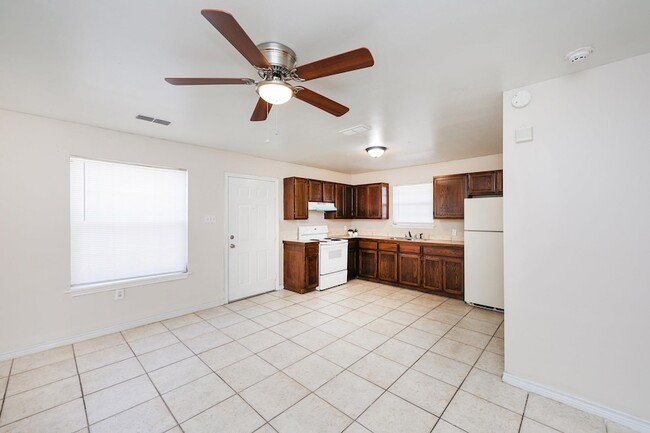 Building Photo - 2220 Santa Cleotilde Ave