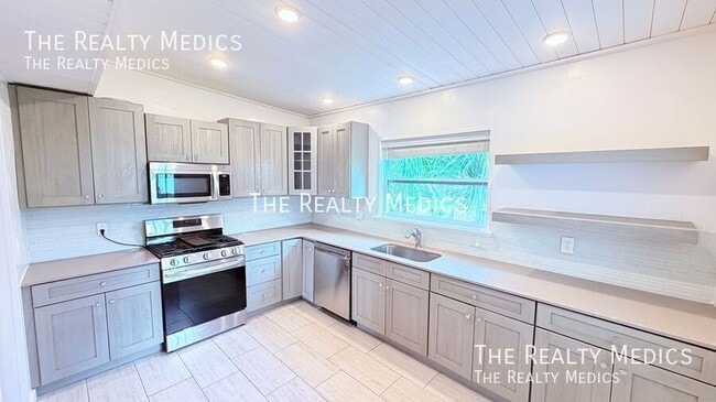 Building Photo - 502 Rio Vista Ave