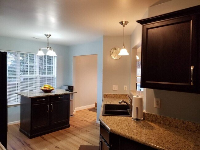 Building Photo - Wonderful 3 Bedroom 2 Bath Home with Garage in Quiet Williamsburg Community