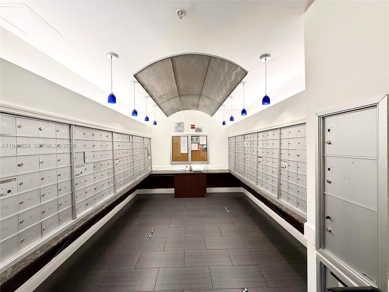 Building Photo - 6001 SW 70th St