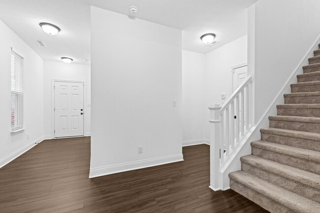 Building Photo - 7011 Pickett Pl