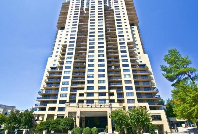 Building Photo - 3481 Lakeside Dr NE
